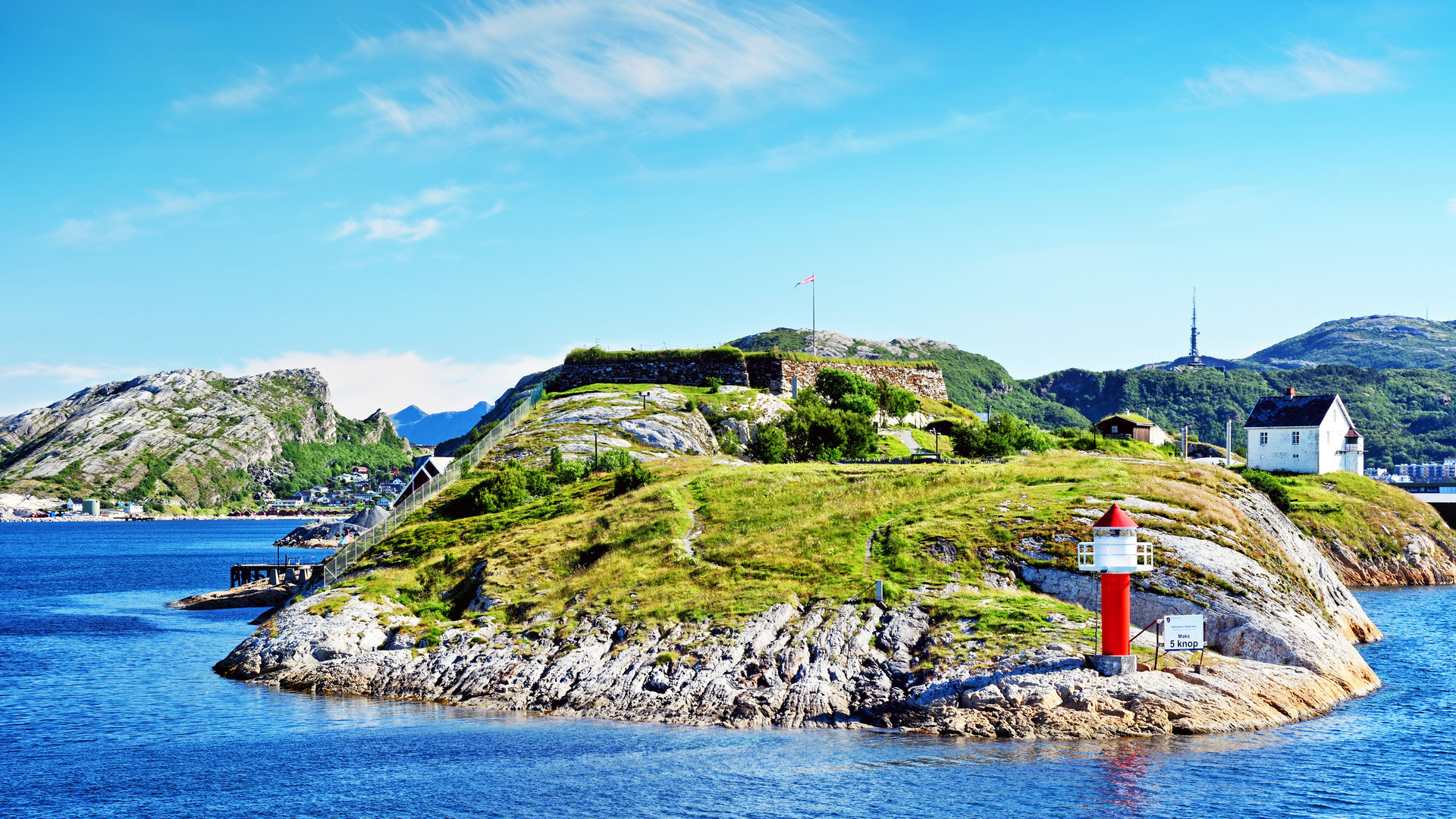 En øy med fyr på i Bodø